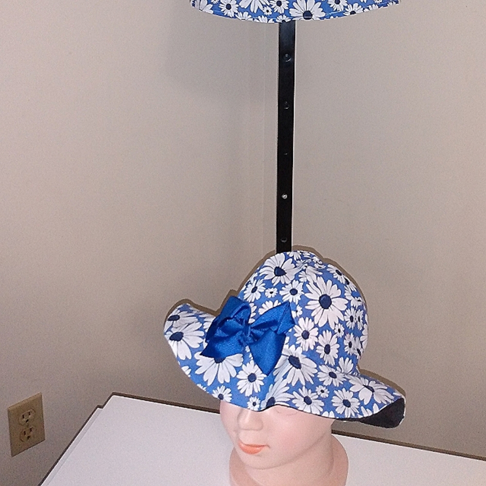 Little girls top with matching floppy hat